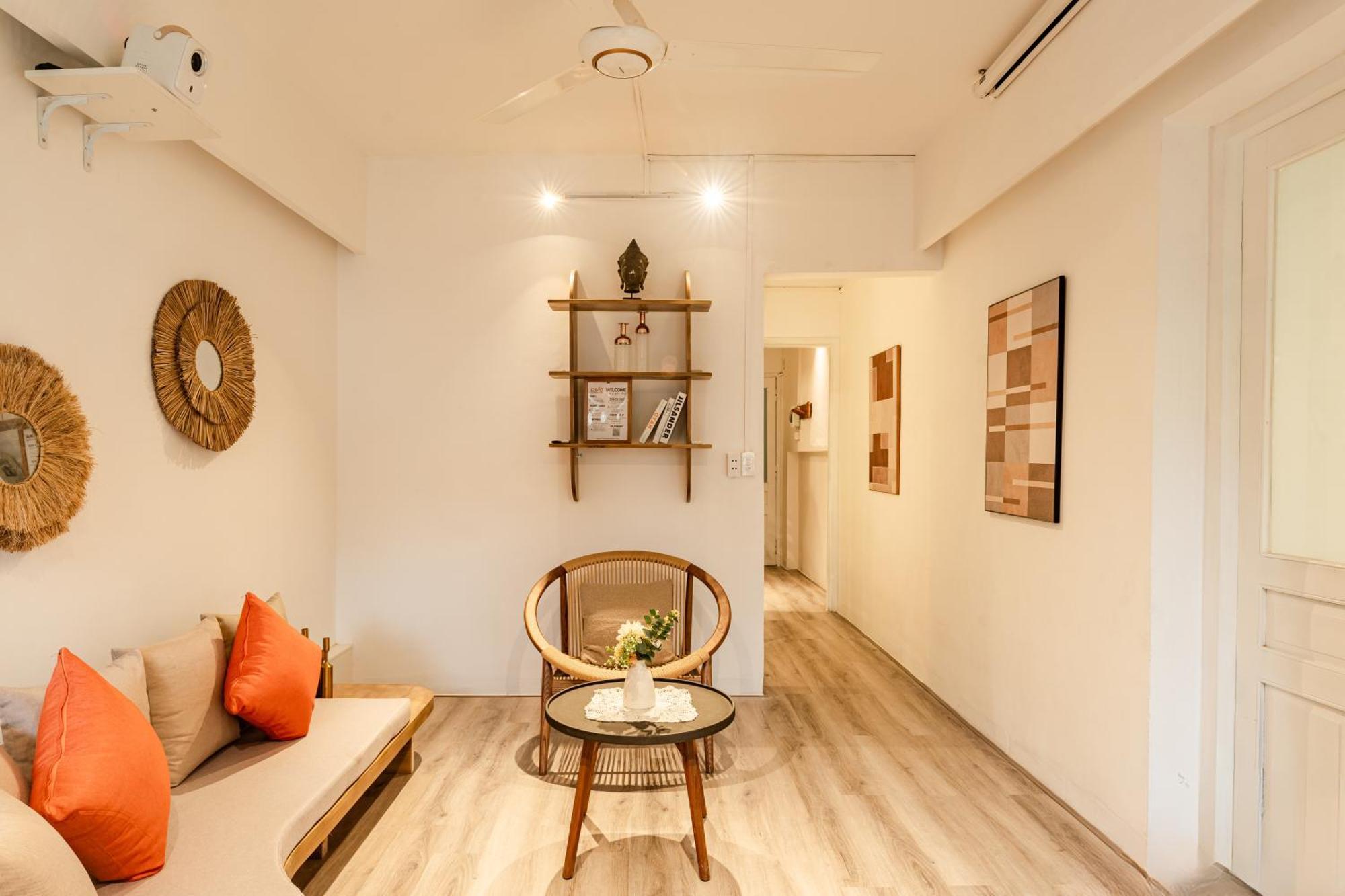 Căn hộ Sunny Old Quarter Near Train Street - Big Balcony, Kitchen- Self Check-in *