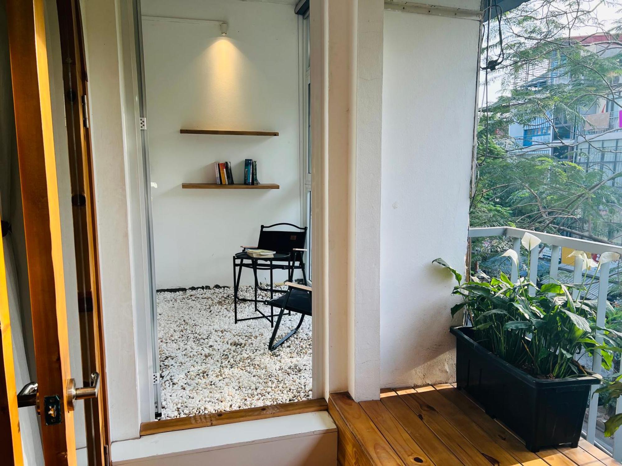 Căn hộ Sunny Old Quarter Near Train Street - Big Balcony, Kitchen- Self Check-in Hà Nội