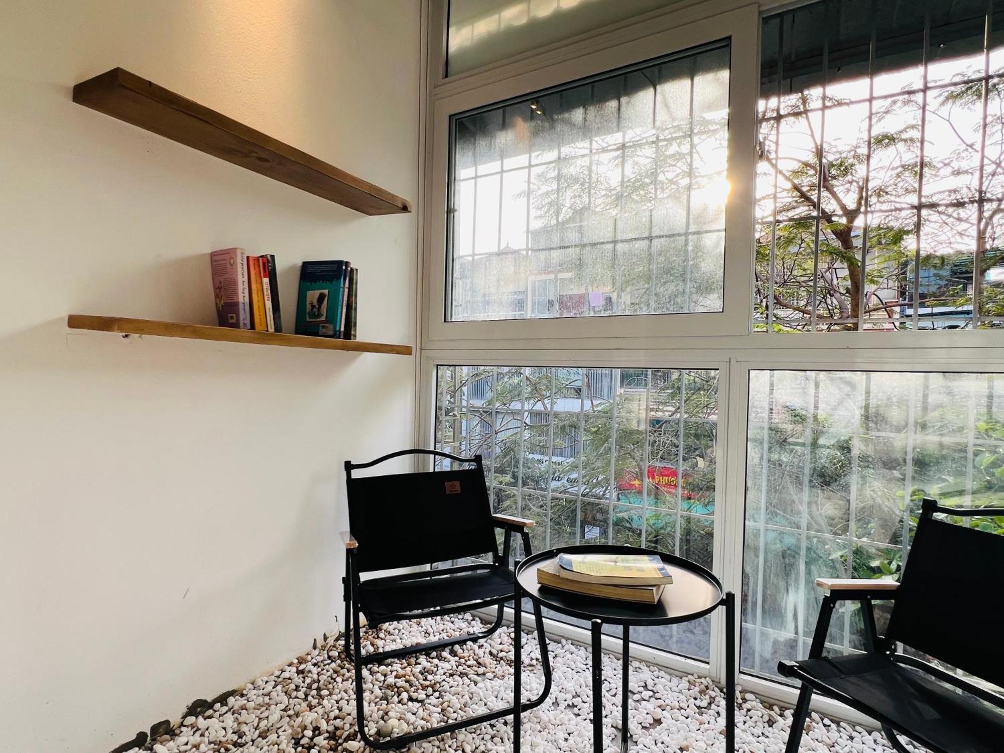 Sunny Old Quarter Near Train Street - Big Balcony, Kitchen- Self Check-in Hà Nội